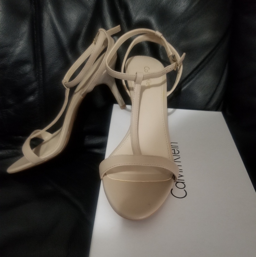 SHOES - Picture 3 of 4